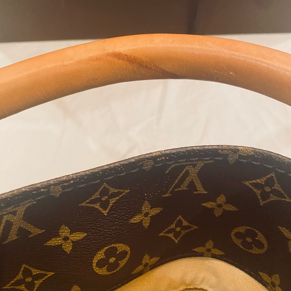 Louis Vuitton Artsy MM Tote - Picture 7 of 14